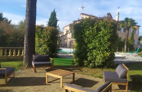 Saint-Julien-les-Rosiers Villa | Villa