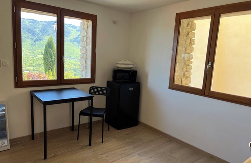 Saint-Martin-de-Castillon Apartment | Village house with terrace and breathtaking views!
