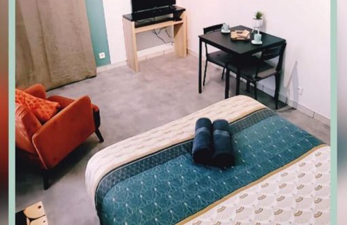 Neris-les-Bains Apartment | Villa François - superbe T1 - D au pied des Thermes de Néris - Wifi avec fibre