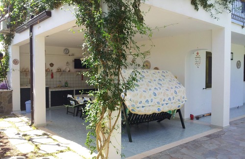 Specchiolla Villa | Villa Francesca 100 mt from the sea. It can accommodate up to 10 guests.
