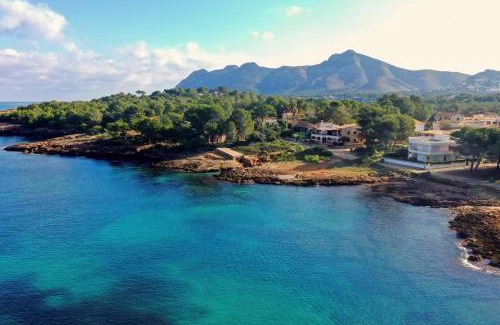 Marina Manresa Villa | Villa Francesca by Sealand Villas