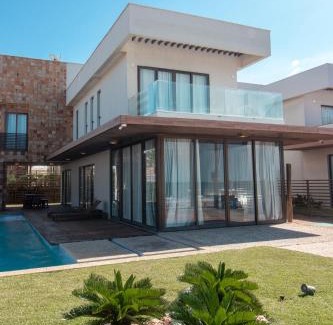 Acarai Villa | Villa Front Beach