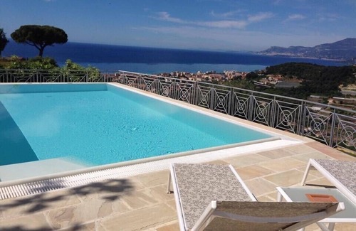 Bordighera Villa | Villa Gaia - private pool with solarium & barbecue