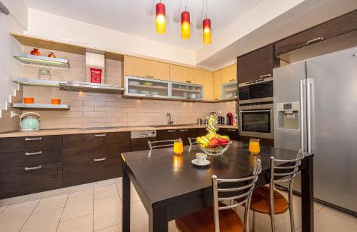 Vari Villa | Villa Galano - Your Cozy Retreat In The Athenian Riviera