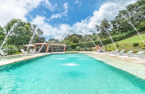 Bella Luz Villa | Villa Gama Vip En Sopetran, Vistas increíbles Con Jacuzzi y Piscina