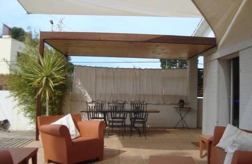 L'Escala Villa | Villa Gemini: 4 bedrooms, 2 bathrooms, garden, swimming pool, pets allowed