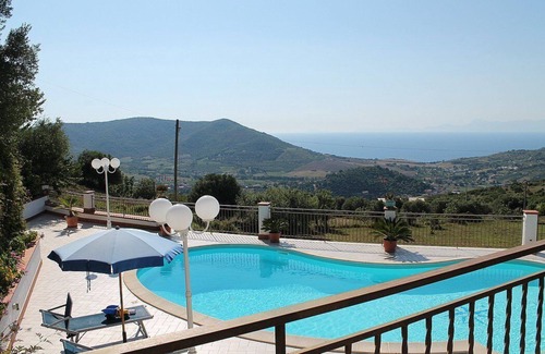 Agropoli Villa | Villa Gioconda: A charming three-story villa located on a hillside, facing the sea, with Free WI-FI.