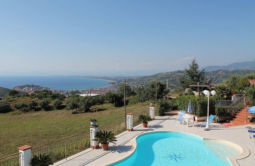 Agropoli Villa | Villa Gioconda: A charming three-story villa located on a hillside, facing the sea, with Free WI-FI.