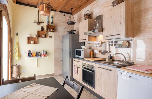 SantʼAndrea di Compito House | Villa "Giovanna" with Shared Open Pool, Terrace, Garden & Wi-Fi