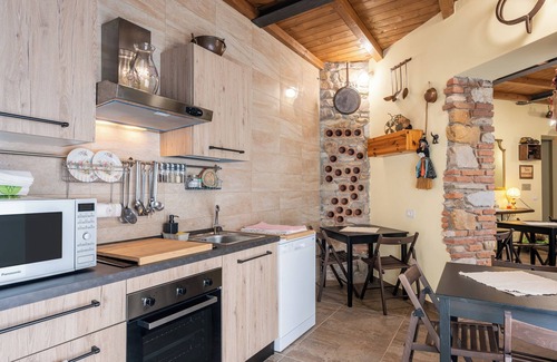 SantʼAndrea di Compito House | Villa "Giovanna" with Shared Open Pool, Terrace, Garden & Wi-Fi
