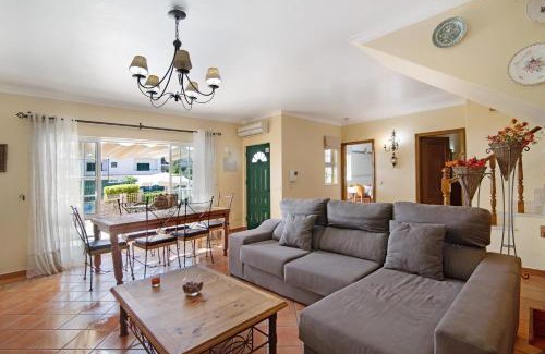 Urbanizacao dos Calicos House | Villa Guisado
