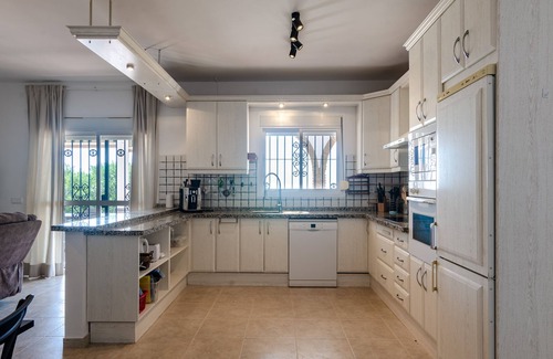 Moclinejo Villa | Villa Heidelberg - Geräumiges Ferienhaus mit Pool, Ruhiger Lage und Ausblick