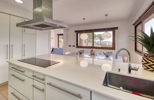 El Mas Mora Villa | Villa 'Ibiza' with Private Pool, Private Terrace and Wi-Fi