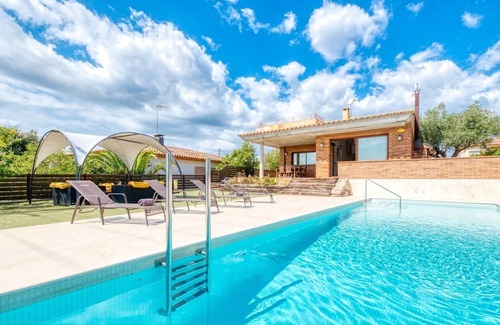 El Mas Mora Villa | Villa 'Ibiza' with Private Pool, Private Terrace and Wi-Fi