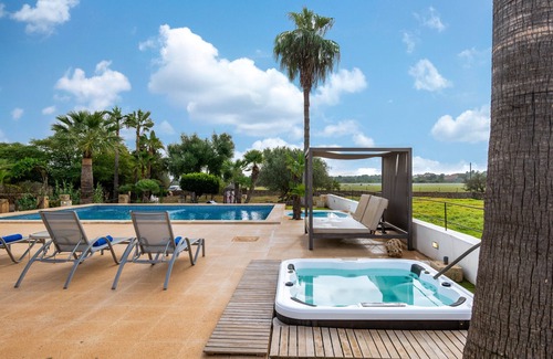 Santa Margalida Villa | Villa 'Ignaci' with Private Pool, Private Terrace and Wi-Fi
