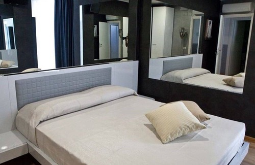 Cologna Spiaggia Bed & Breakfast | VILLA IMAGO - ROOM OF MIRRORS