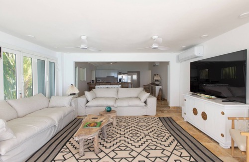 Simpson Bay Villa | Villa Impala, 5 bedroom villa beachfront in Simpson Bay, Sint Maarten