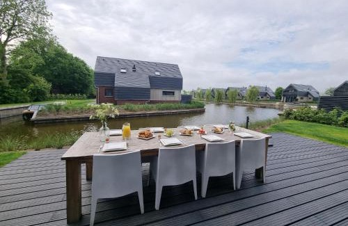 Balk House | Villa in Balk with Private Jetty on Slotermeer, cleaning included
