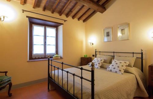 San Pietro a Cegliolo Villa | Villa in Cortona with Pool and Val di Chiana View