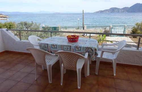 Troizinia Apartment | Villa in Kalloni direkt am Meer, tolle Aussicht
