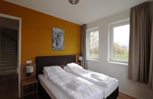 Leons House | Villa in Leons with Frisian Charm, cleaning included