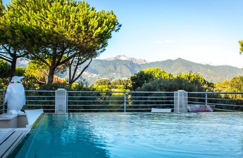 Ronchi Villa | Villa in Marina Dei Ronchi with 7 bedrooms sleeps 14