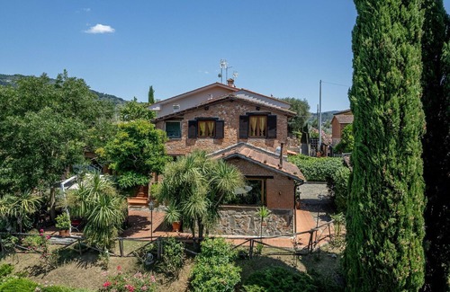 Massa e Cozzile Villa | Villa in Massa E Cozzile with 1 bedrooms sleeps 4