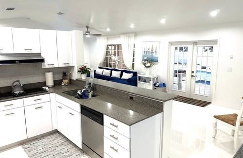 Richmond West House | Villa in Miami with Heated Pool & Salt System