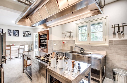 Pieve a Nievole Villa | Villa in Montecatini Alto with 6 bedrooms sleeps 14