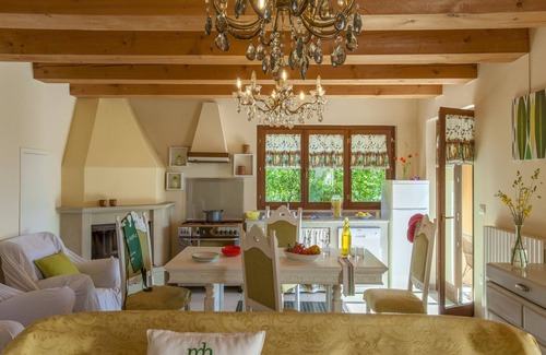 Pergola Villa | Villa in Pergola with Pool and Beach Nearby