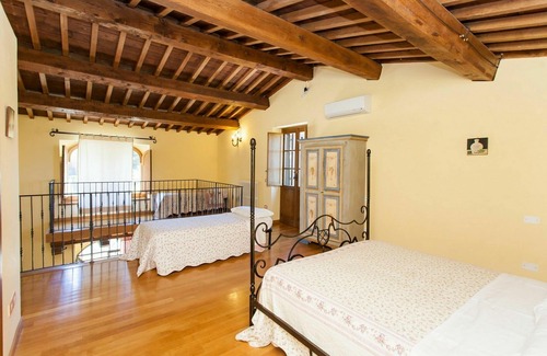 Ramazzano Villa | Villa in Ponte Felcino with 5 bedrooms sleeps 18