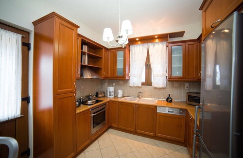 Prines Villa | Villa in Prines with Private Pool & BBQ