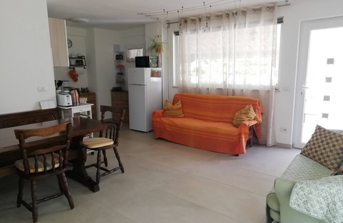 San Benedetto di Lugana Villa | Villa in quiet area, 2 communicating bedrooms, 1 bathroom, only 80mt from the lake