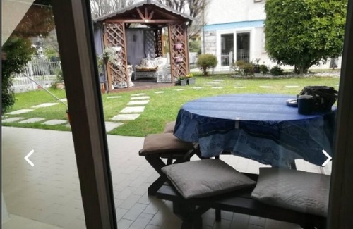 San Benedetto di Lugana Villa | Villa in quiet area, 2 communicating bedrooms, 1 bathroom, only 80mt from the lake