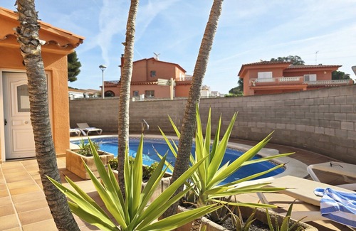 L'Escala Villa | Villa in Riells Beach with Private Pool