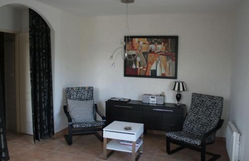 Segonzac Villa | Villa in Segonzac with Pool and Vineyards