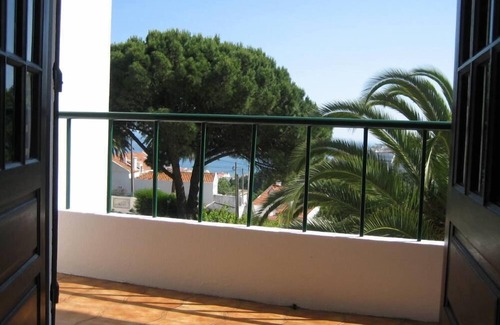 Santiago Villa | Villa In Sesimbra with garden by Beach With Sea & Castle Views