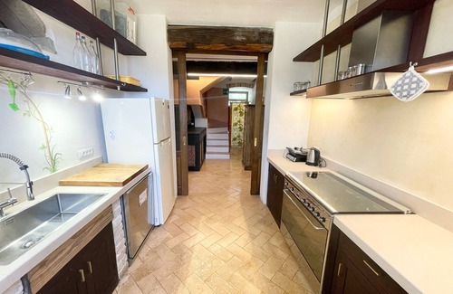 San Brizio House | Villa in Spoleto, cottage, Yoga studio, pool, peaceful oasis. Rome 1 hr. Slps 20