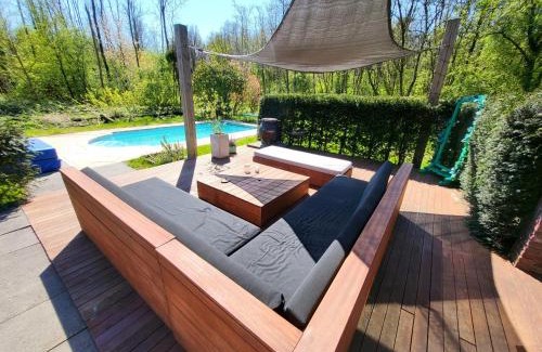 Velsen-Zuid Villa | Villa in the forest of Amsterdam with Pool