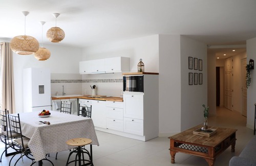 Calvisson Villa | Villa in the heart of the vaunage with swimming pool, garden and heated jacuzzi