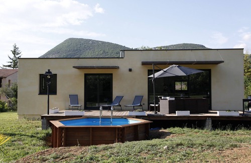 Curnier House | Villa in the Provencal countryside with pool.