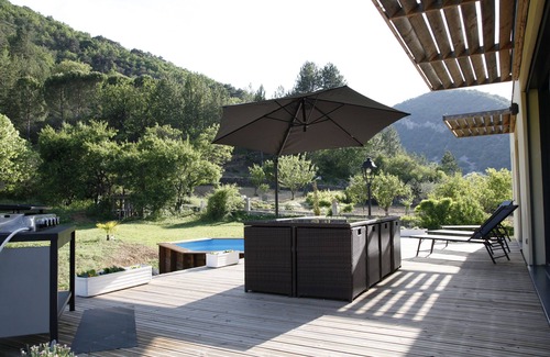 Curnier House | Villa in the Provencal countryside with pool.