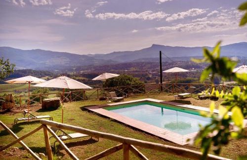 Porrena Villa | Villa in Tuscany with Heated Pool & Sports Court