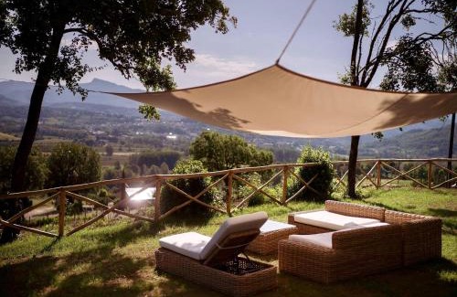 Porrena Villa | Villa in Tuscany with Heated Pool & Sports Court