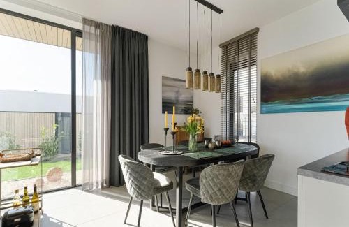 Zeewolde Villa | Villa in Zeewolde with Private Jetty