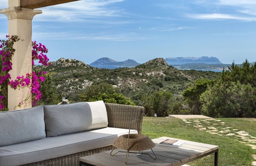 Arzachena Villa | Villa 'India' with Sea View, Wi-Fi and Air Conditioning