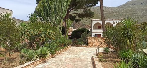 Castelluzzo House | Villa indipendente con patio giardino e parcheggio