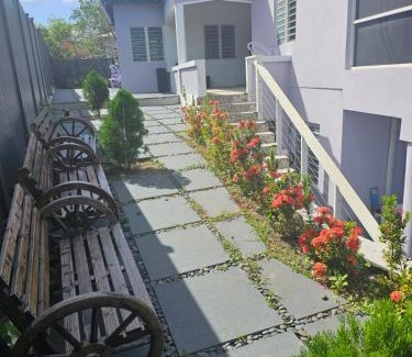 Buckleys Village Apartment | Villa Irving