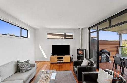 Cowes House | Villa Isola Golf Course Views