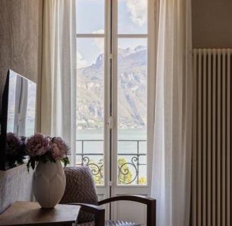 Menaggio House | Villa Issima "The Como Suite" - Menaggio by LoveComo